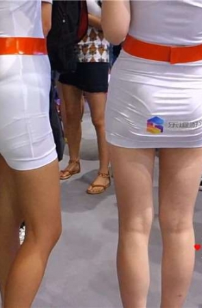 chinajoy展会现场偶遇丰满包臀短裙女神。