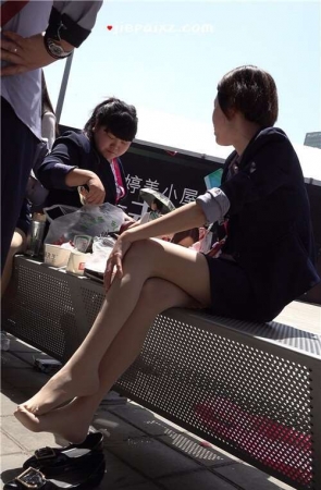 4K – 短发肉丝袜女子腿毛有点长 [1.40 GB/MP4]