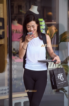 紧身黑裤运动装