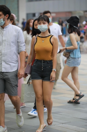 性感黑色热裤女友