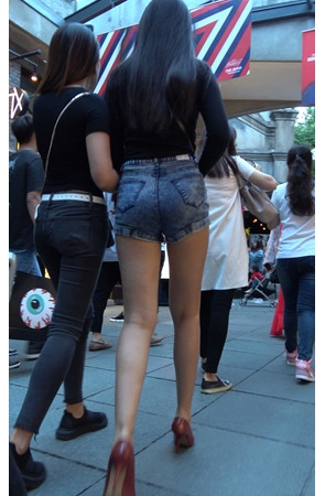 长腿热裤牛仔小姐姐