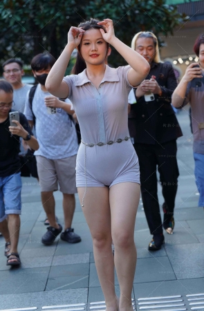 连体热裤超级美腿美女