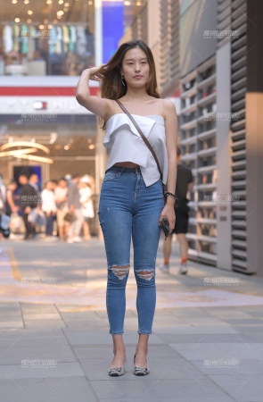 紧致牛仔小姐姐