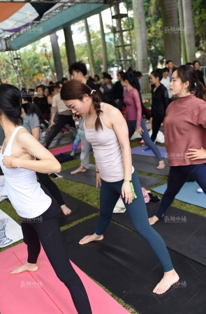 练—白色吊带背心