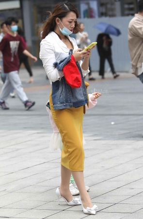 诱惑街拍肉丝高跟shaofu