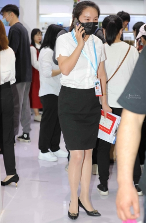 【街拍心灵】酒店经理肉丝高跟街拍制服