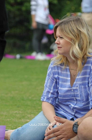 街拍紧身牛仔洋妞