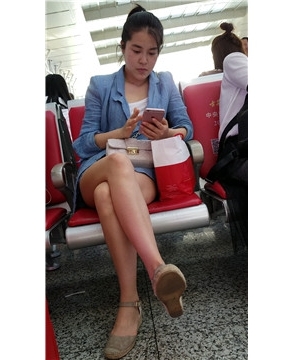 4k-极品美腿高挑街拍美女姐姐