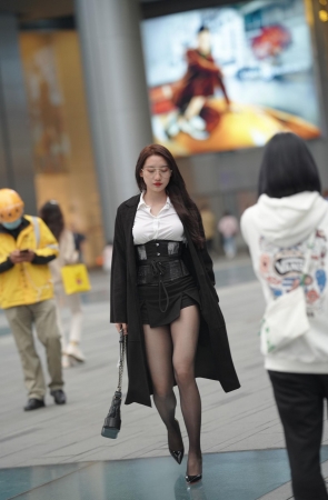 黑丝大长腿 啧啧啧