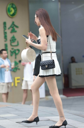 诱惑街拍肉丝大长腿-14P