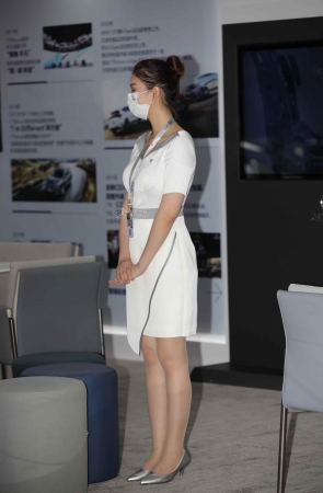 【街拍心灵】肉丝街拍美腿制服礼仪小姐姐