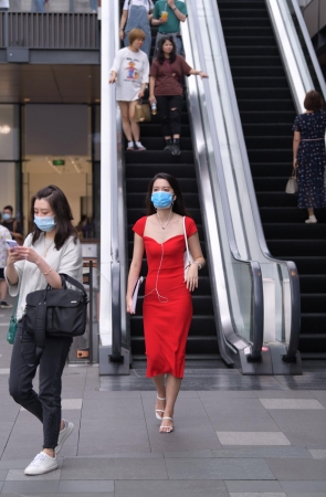 红色包臀裙小姐姐