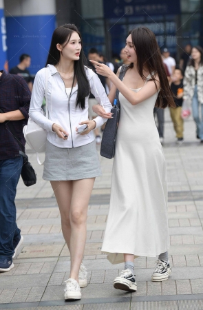 2469-21=58√白皙美腿闺蜜 16P