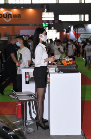 展会美女黑丝前台