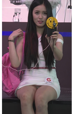 白裙模特小姐姐