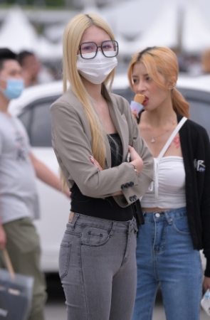 秋意de长腿紧牛小姐姐