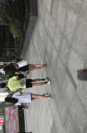 绑带露背漂亮小姐姐