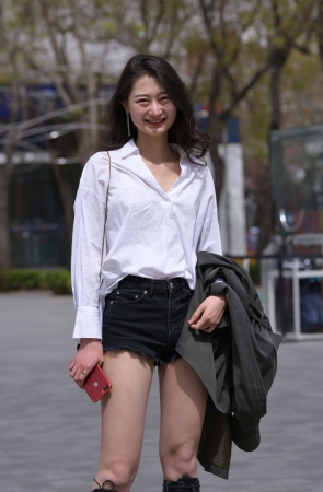 笑起来很甜的热裤女友