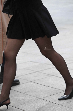 诱惑街拍黑丝高跟shaofu