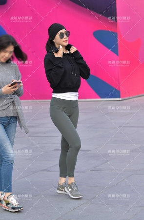 性感瑜伽裤少妇