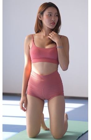 漂亮的瑜伽骆驼趾美女【套图+视频】