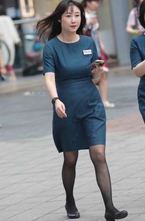 街拍黑丝OL