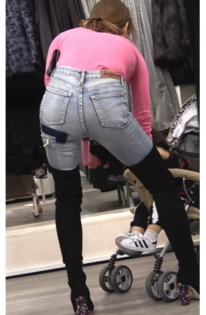 粉衣牛仔紧身美女[2.3G/MP4]