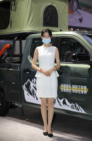 车展品牌大使肉 丝 高 跟车里二郎腿美