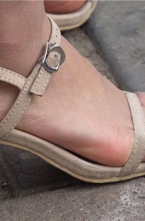 4K 小清新气质牛仔热裤美腿街拍凉高跟美足 [1.24 GB]