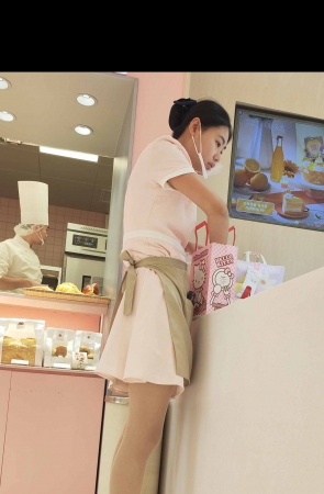 4K视频好利来肉丝美腿小姐姐在工作 5P