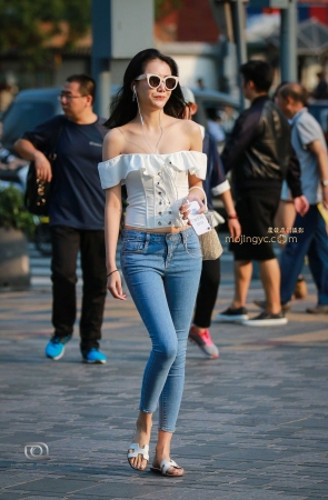 紧牛翘臀长发小妹