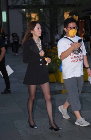 21912-1+133爱穿黑丝的少妇 6P