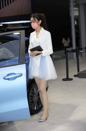 【街拍心灵】车展品牌大使肉丝大街拍长腿哇塞