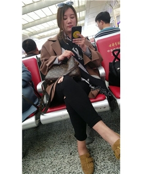 4k-性感美腿头戴墨镜颜值爆表美女姐姐