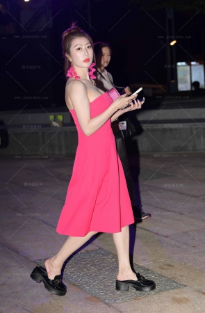 24414-21=64√性感抹胸裙娇萋～ 14P