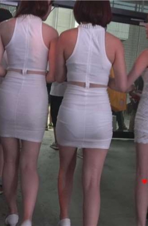 身材超赞的包臀性感大皮裤showgirl姑娘们。