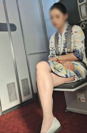 4k海航飞机上近距离面对面空姐灰丝绝美