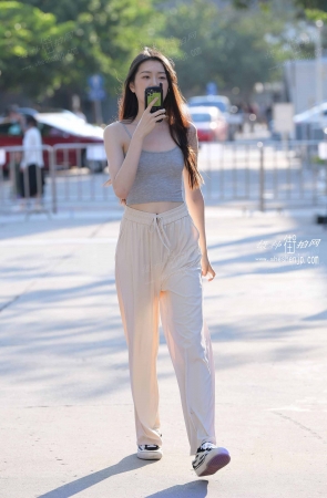 22424-6+74/乳贴长腿小姐姐 4P