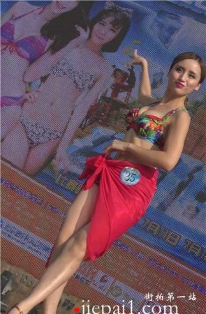 4k-大红碎花好身材泳装MM