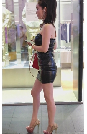 皮裙美女[525M/MP4]