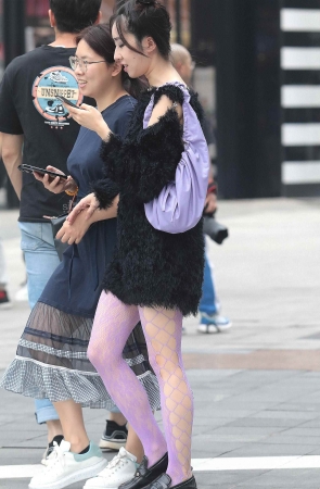 漂亮街拍丝袜妹子