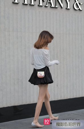 漂亮可人的长腿美眉3A3790[396M]