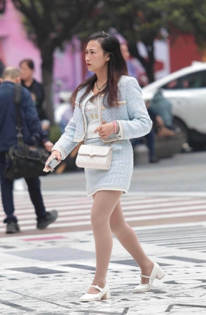街拍丝袜熟妇