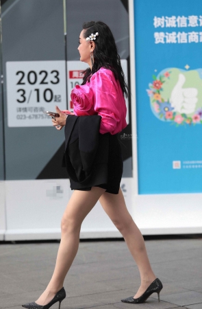 诱惑肉丝街拍高跟shufu