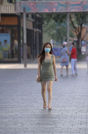 连体包臀裙妹子