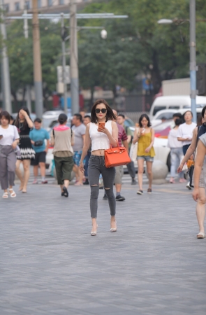 性感牛仔裤少妇