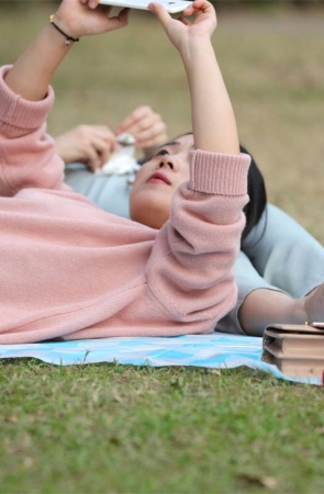 No1610 美少女刚刚初长成，红趾雪足已美艳不可方物