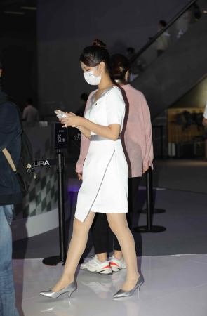 【街拍心灵】车展礼仪肉丝美腿街拍高跟