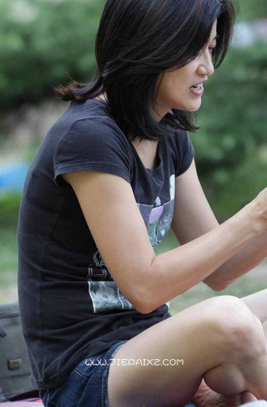 美丽大方成熟美女