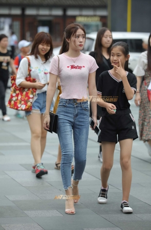 长腿牛仔好身材